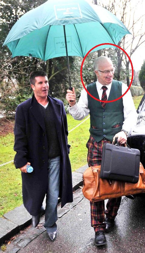 a guest (L) & a manservant (R)